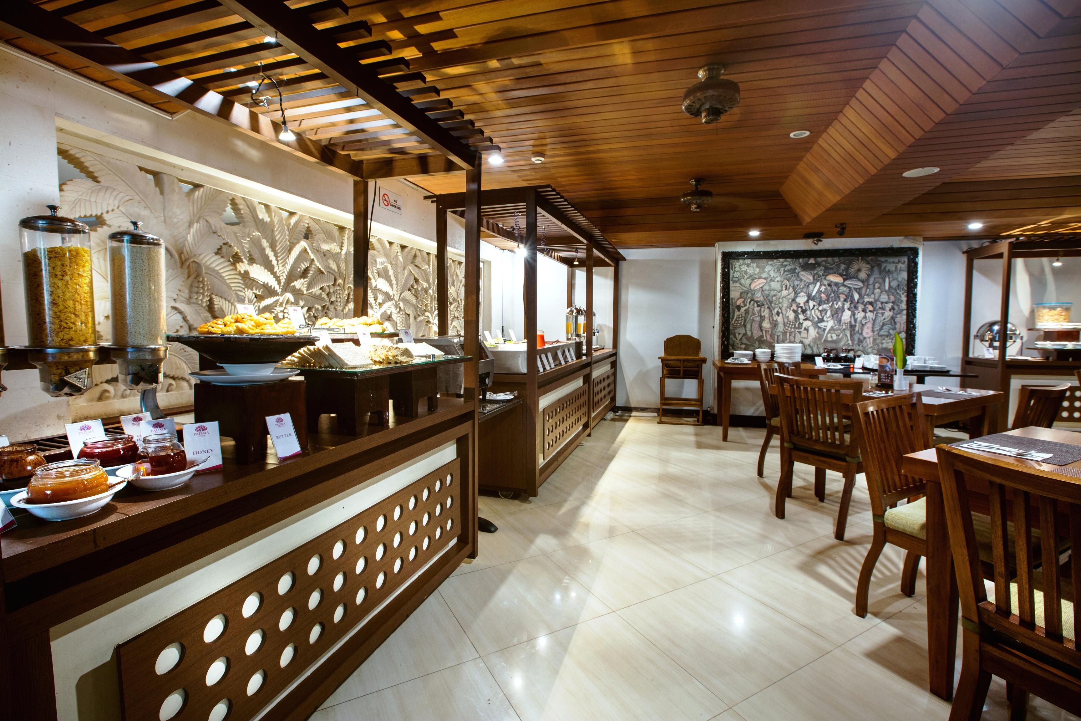 Royal Regantris Kuta Hotel Kuta  Exterior photo