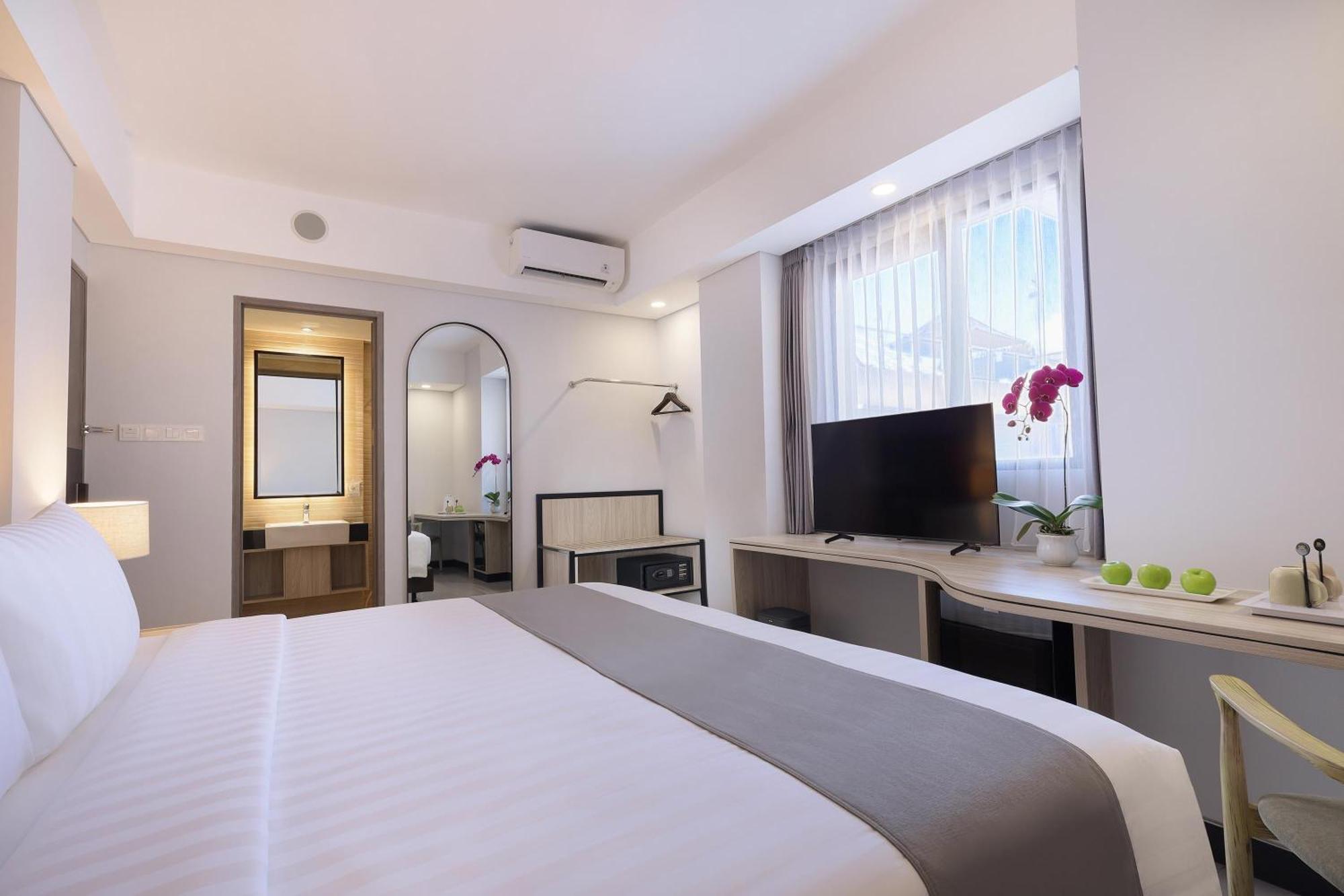 Royal Regantris Kuta Hotel Kuta  Exterior photo